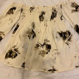 Cream color blouse. Banana republic. Small